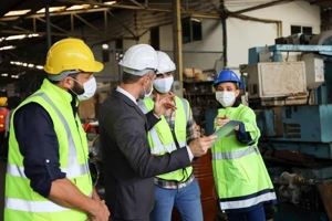 Foreman talking with crew